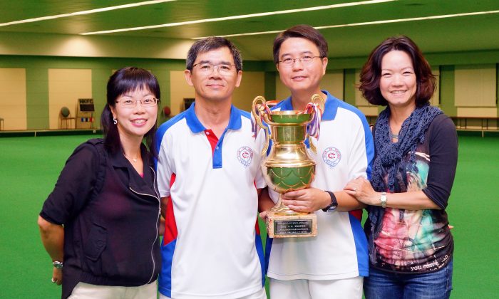 Happy times ... The Club de Recreio bowlers who dominated the National Indoor Singles this year. (From left) Women’s runners-up Candy Ng, Men’s Runners-up Chow Kin Hoi, Men’s Champion Fung Chi Leung and Women’s Champion Tammy Tham. (Mike Worth)