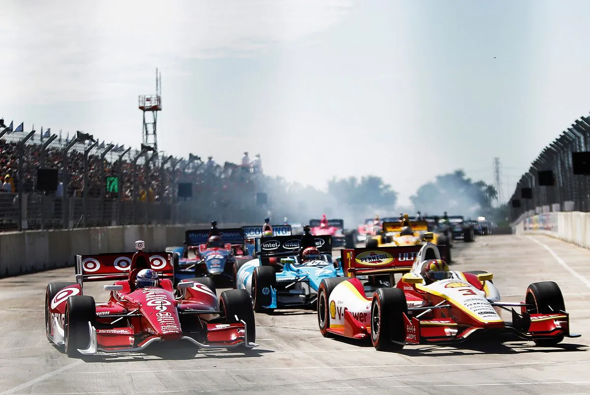 Scott Dixon, No. 9, and Helio Castroneves, No. 3, start the IndyCar Shell And Pennzoil Grand Prix of Houston Race No. 2 at Reliant Park on October 6, 2013 in Houston, Texas. (Bob Levey/Getty Images)