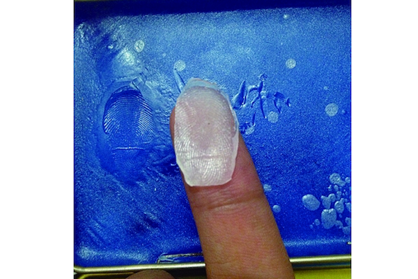 A screenshot shows a Chinese journalist making a fake fingerprint by using a fingerprint membrane maker ordered on the Internet. (Legal Evening News/Screenshot/Epoch Times)