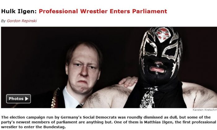 Hulk Ilgen (R), a 29-year-old German wrestler, has decided to enter the political arena. Ilgen is featured in a Der Spiegel article Oct. 3, 2013. (Screenshot/Der Spiegel)