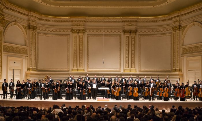 Shen Yun Symphony Orchestra at Carnegie Hall in New York City, Oct. 5, 2013. (Dai Bing/Epoch Times)
