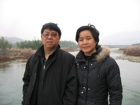 Lü Gengsong, pictured with his wife Wang Xue'e. (Chinese Human Rights Defenders)