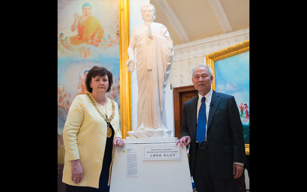 The Lord Provost of Glasgow, Councillor Sadie Docherty with Professor Zhang Kunlun next to his sculpture, Buddha. (Simon Gross/The Epoch Times)