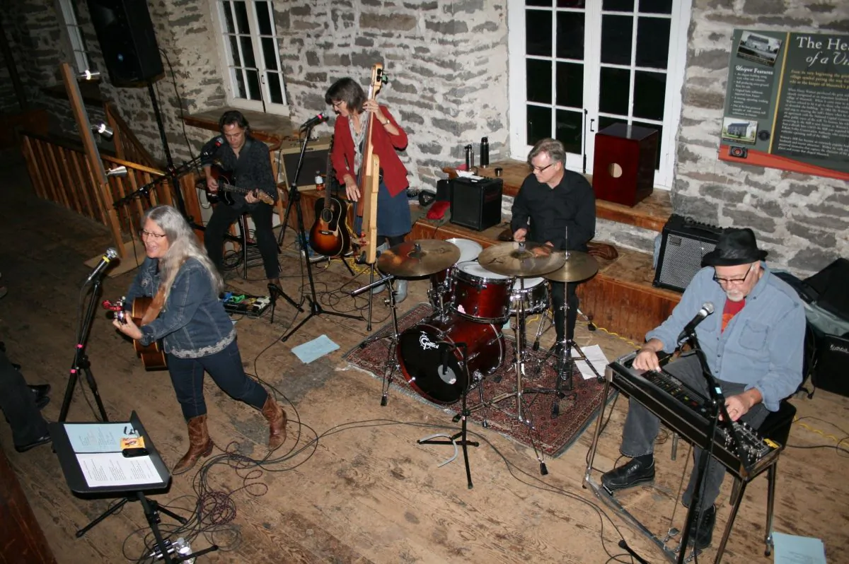 Pat Moore & the Vinyl Frontier appeared at Watson’s Mill in September. (Joyce MacPhee)