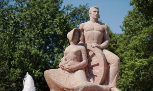 Pioneer History: Six Artistic Tributes (Photo Gallery) 