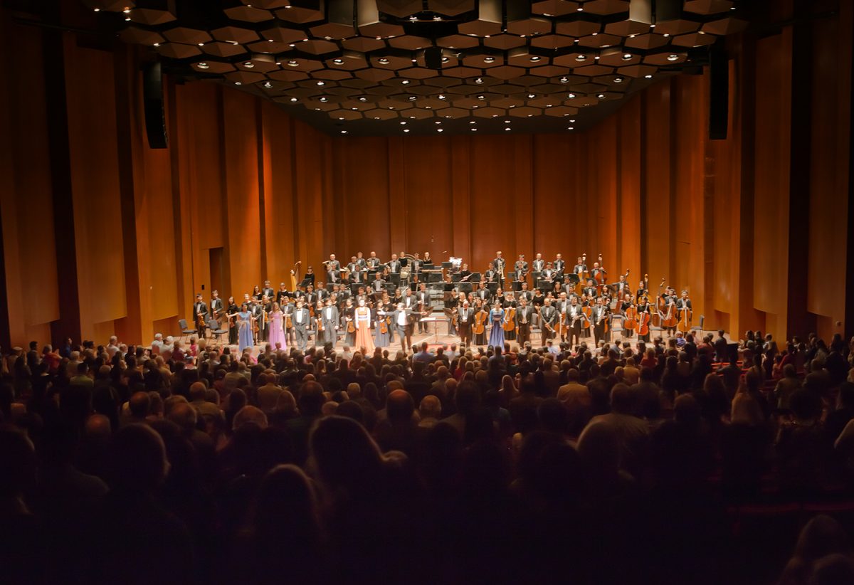 the Shen Yun Symphony Orchestra at the Jones Hall for the Performing Arts in Houston. (Epoch Times)