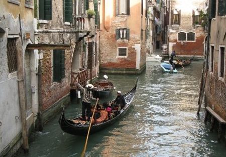 A file photo of Venice, Italy. An artificial island in Italy, an old garbage dump, may become a Venice-inspired theme park, according to an article published Oct. 31, 2013, in The Local. (Tara MacIsaac/Epoch Times)
