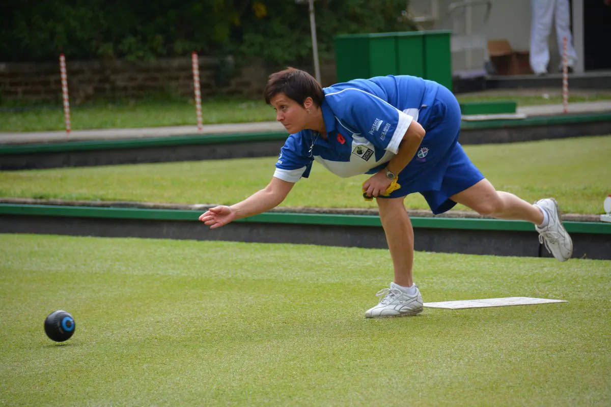 Lorraine Malloy from Scotland (front) on her way to defeating Maila Witheridge in the women’s singles Final at the Hong Kong International Bowls Classic last Sunday, Nov 10, 2013. 
(Stephanie Worth)