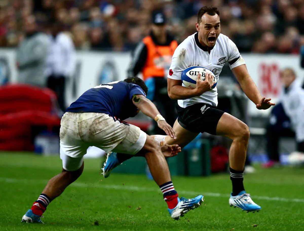 All Black fullback Israel Dagg tries to avoid the tackle of outstanding France inside-centre Wesley Fofana at Stade de France in Paris on Nov 9, 2013. (Phil Walter/Getty Images)