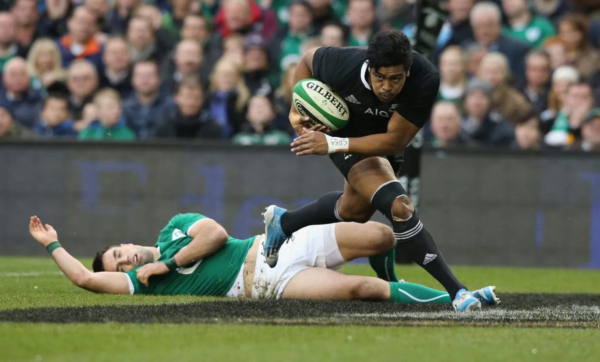 All Black winger Julian Savea about to score against Ireland at the Aviva Stadium on Nov 24, 2013 in Dublin. (David Rogers/Getty Images)