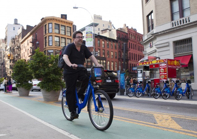 A man rides a Citi Bike nearby Union Square in Manhattan on May 29, 2013. New York City’s bike share operator Alta Bicycle Share is dropping its partner Bixi, which recently filed for bankruptcy, for 8D Technologies. (Samira Bouaou/The Epoch Times)