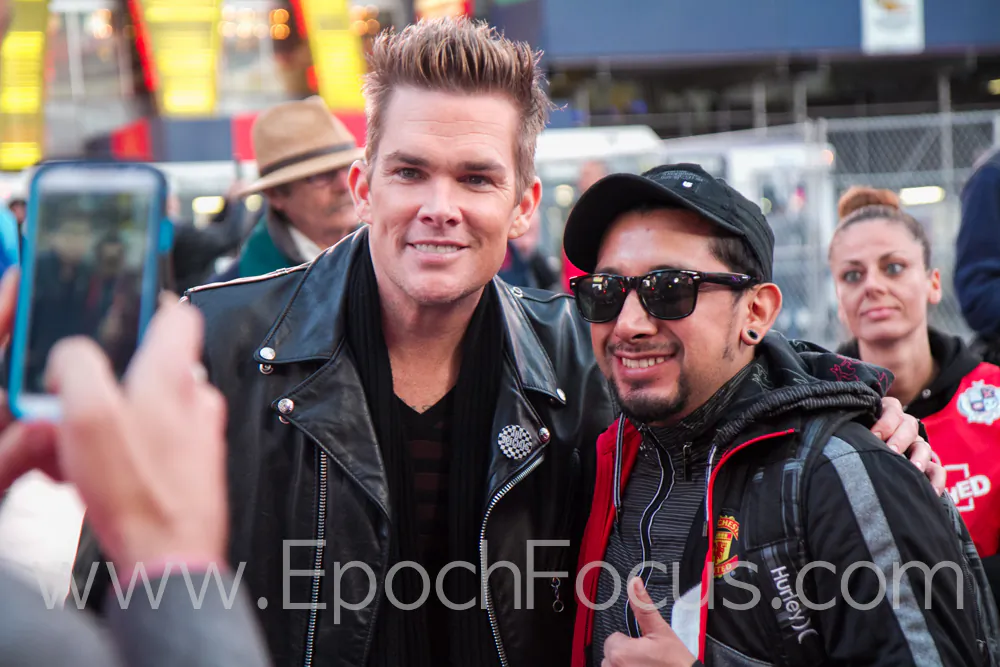 Singer and TV personality Mark McGrath, poses with a fan at tru TV's Guinness World Records Unleashed in New York City on Nov. 6, 2013. (Benjamin Chasteen/Epoch Times)