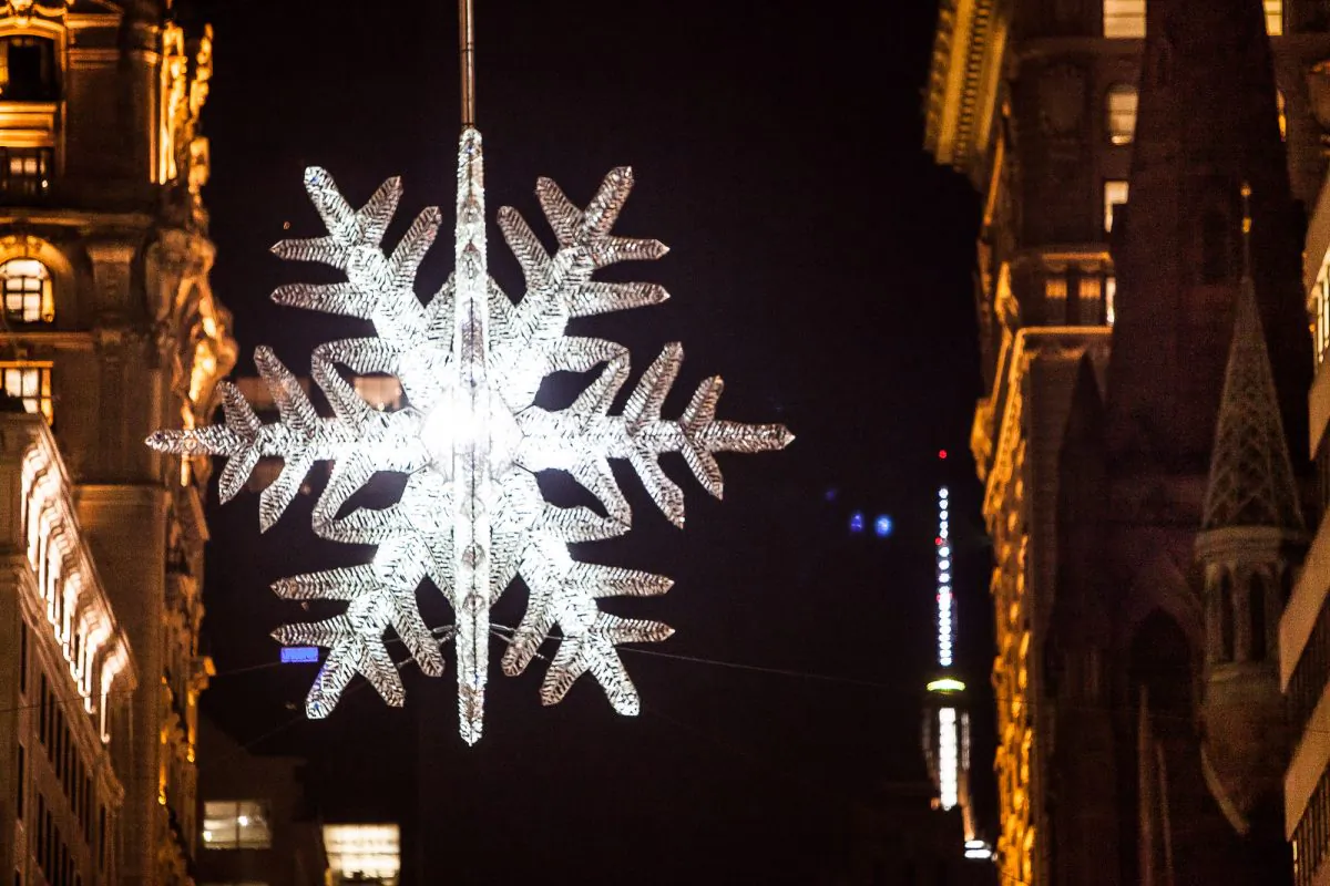The UNICEF Snowflake at the intersection of Fifth Avenue and 57th Street, New York, Nov. 15, 2013. (Petr Svab/Epoch Times)
