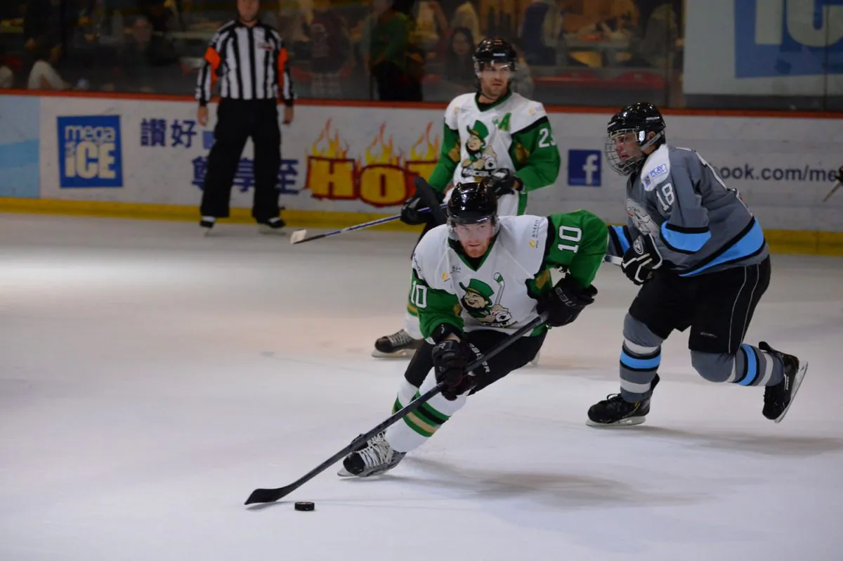 Macau Aces No.10 Christian Long looks for an opening to attack the South China Sharks during their CIHL match at Mega Ice on Saturday Nov 16, 2013. After finishing the third period tied at 4-all the Aces scored a winning goal in Over Time to win 5-4. (Bill Cox/Epoch Times)