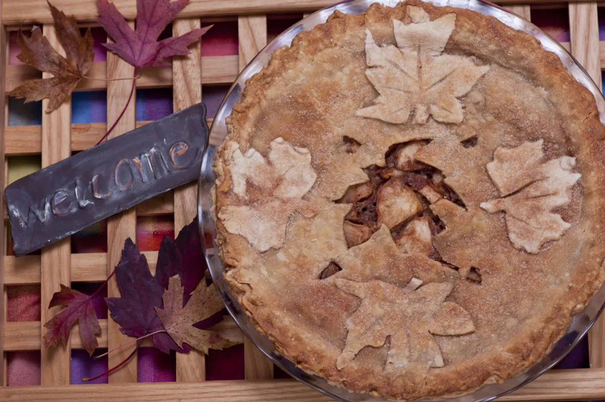 Welcome holiday guests by serving a freshly made apple pie. (Cat Rooney/Epoch Times)
