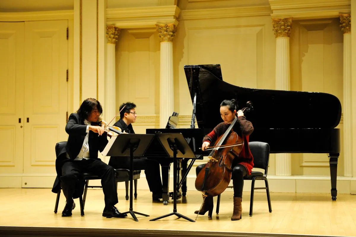 Piazzolla Trio: (L–R) Violinist Jie Yang, pianist Xixi Zhou, and cellist Ying-Jun Wei close Carnegie Shining Stars Debuts concert Sunday, Nov. 24 at Weill Recital Hall. (Nanette Melville)
