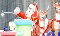 Toronto Santa Claus Parade 2013 (Photo Gallery)