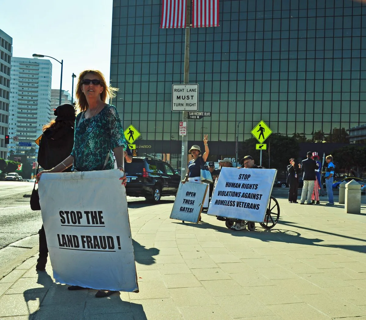 Veterans use protest signs Sundays at the LA Veterans Home entrance to get their message to the 122,0000 autos passing through this intersection daily. (Robin Kemker/The Epoch Times)