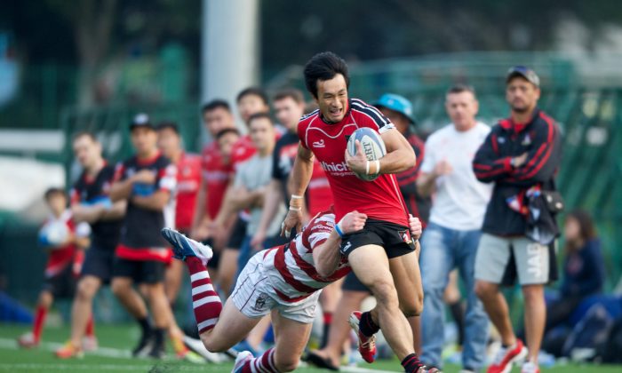 WhichWay Valley and Hong Kong winger Salom Yiu on his way to scoring in their match against Abacus Kowloon in the HKRFU Paul Y Premiership at Happy Valley on Saturday Dec 7, 2013. Valley won the match 26-13 to move them onto 31 points in the league and retain the Broony Quaich trophy. (HKRFU)