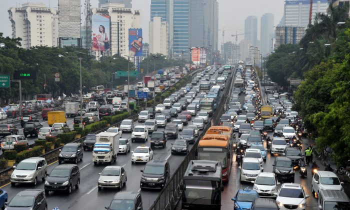 This picture taken on October 22, 2013 shows motorists trapped in the rush hour gridlock in Jakarta.  Fed up with spending hours stuck in the gridlocked Indonesian capital Jakarta.(BAY ISMOYO/AFP/Getty Images)