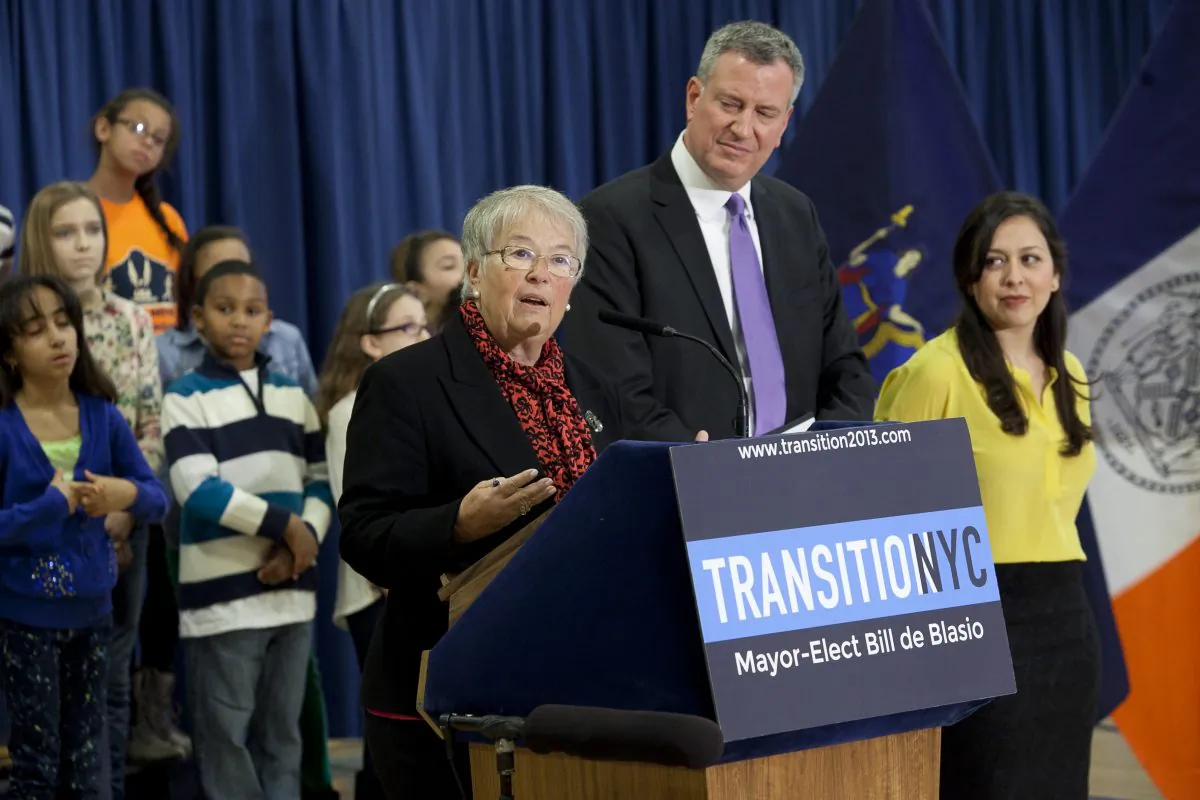 Mayor-elect Bill de Blasio announces the appointment of his schools chancellor, Carmen Fariña, at the William Alexander Middle School in Park Slope, Brooklyn, New York, Dec. 30, 2013. (Samira Bouaou/Epoch Times)