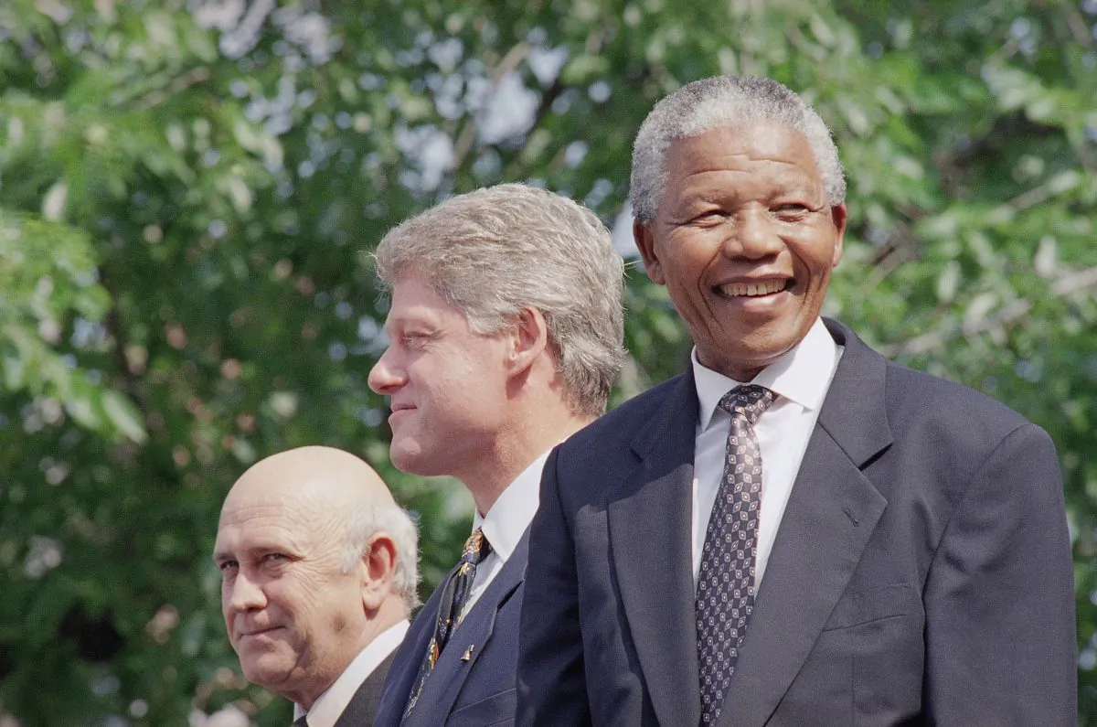 From left, F.W. de Klerk, President Bill Clinton, and Nelson Mandela appear at ceremonies honoring the two South African leaders with the Philadelphia Liberty Medal at Independence Hall in Philadelphia  Sunday, July 4, 1993. (AP Photo/Greg Gibson)