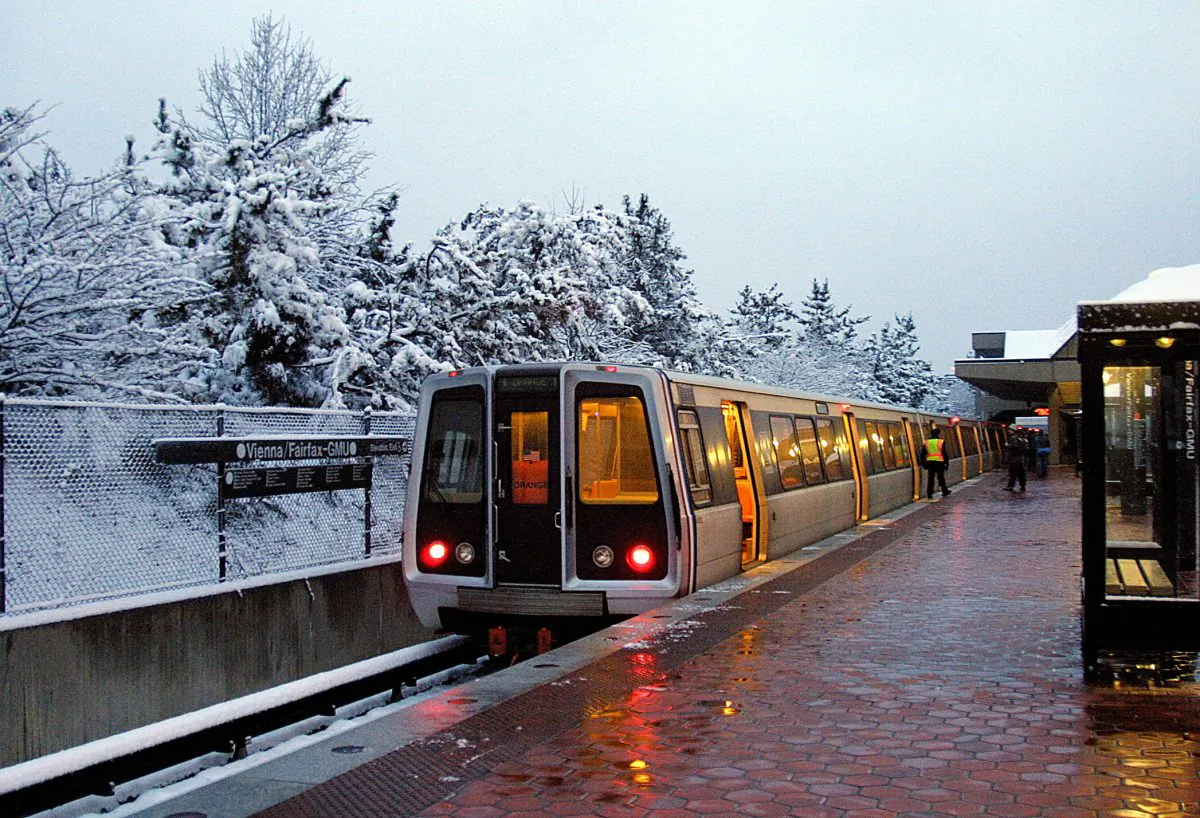 Morning rush hour at the Vienna, Virginia Metro station in 2005. (KAREN BLEIER/AFP/Getty Images)