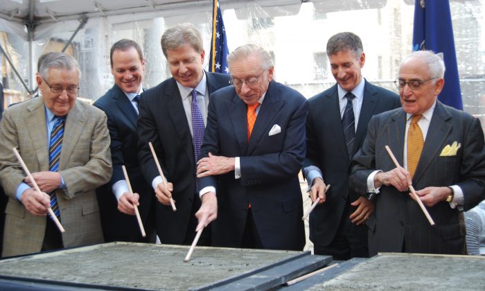 Larry Silverstein signs his name in a concrete plate at the ceremonial groundbreaking for 30 Park Place, Downtown Manhattan, New York, Dec. 3, 2013. (Catherine Yang/Epoch Times)