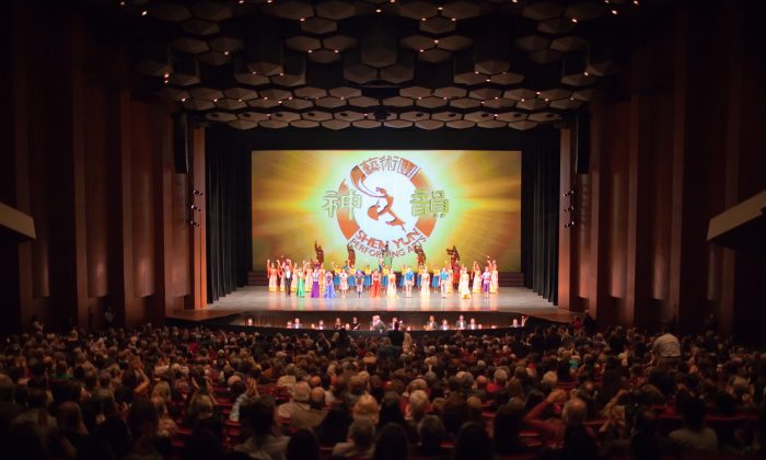 Shen Yun: ‘You Feel a Part of It,’ Says Professor