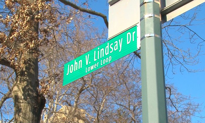 A new street sign with the name of former Mayor John Lindsay in Central Park, New York, on Dec. 16, 2013. (Allen Xie)