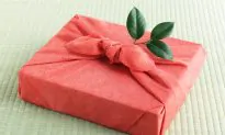 Alternative Gift Wrapping for a Green Christmas