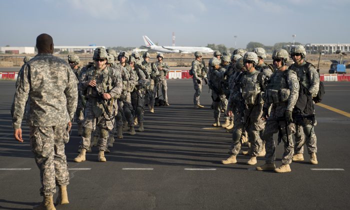 Soldiers of the East Africa Response Force (EARF), a Djibouti-based joint team assigned to Combined Joint Task Force-Horn of Africa, prepare to load onto a U.S. Air Force C-130 Hercules at Camp Lemonnier, Djibouti, to support with an ordered departure of personnel from Juba, South Sudan on Dec. 18, 2013. (U.S. Air Force, Tech. Sgt. Micah Theurich/AP Photo)