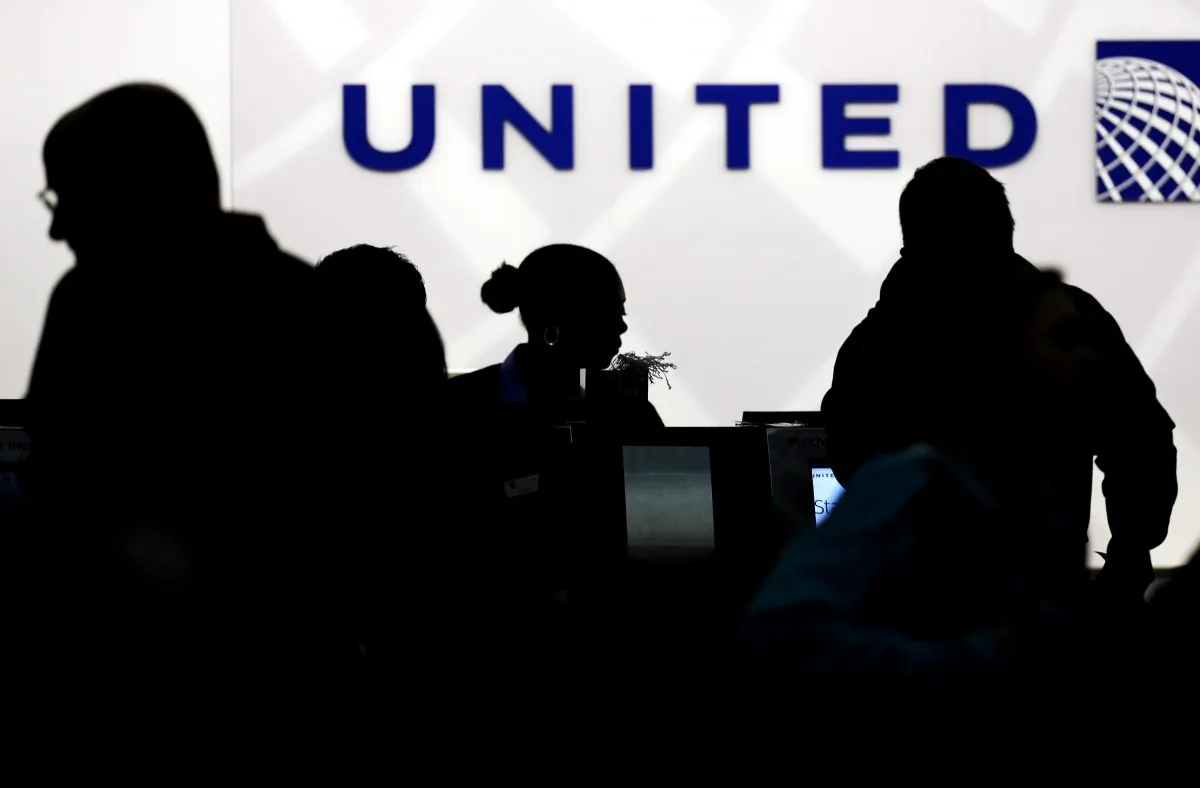 Holiday travelers check in at the United Airlines ticket counter at Terminal 1 in O'Hare International Airport in Chicago on Dec. 21, 2013. (Nam Y. Huh/AP Photo)