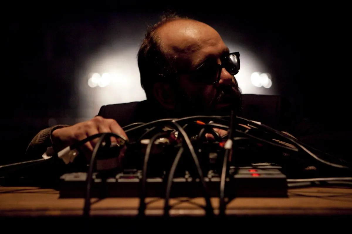 Monologuist Daniel Kitson tells the story of two people with the aid of tape machines. (Pavel Antonov)