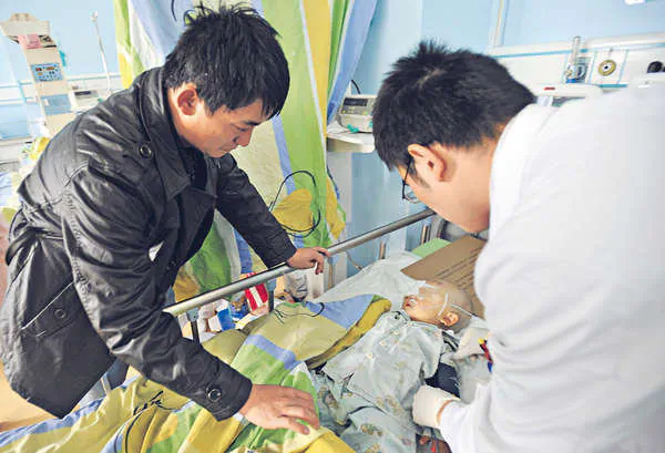 In China, Toddler Falls From 25th Floor, After Girl Beats Him