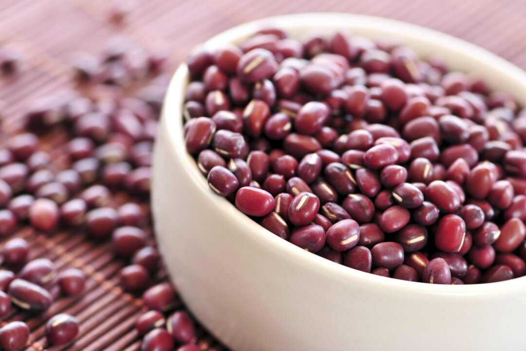 Adzuki beans are very beneficial for the kidneys. (Elena Elisseeva/photos.com)