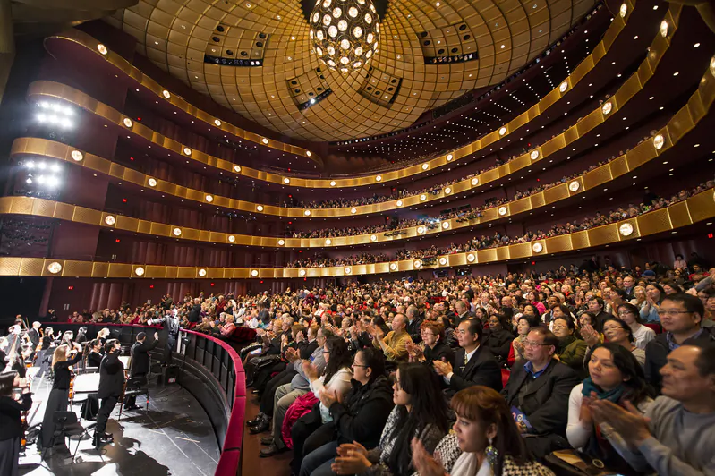 Audience members applaud at Shen Yun Performing Arts' curtain call at Lincoln Center in New York, on Saturday, Jan. 17, 2014. (Dai Bing/Epoch Times)


