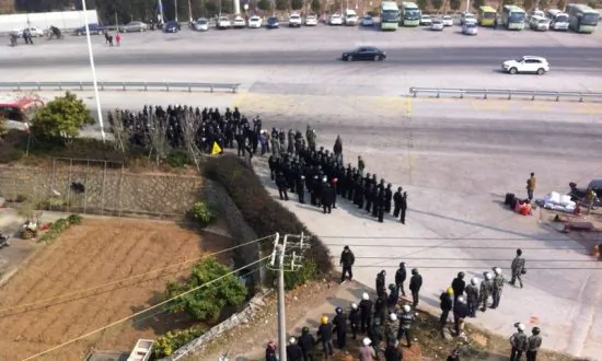 Large-scale Conflict With Armed Police Breaks Out in Aoshan, China (Photos)