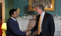NY Mayor Bill de Blasio Greets New Yorkers at Gracie Mansion