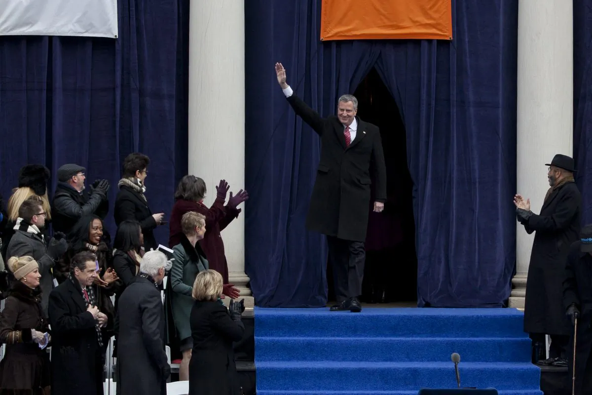 Mayor Bill de Blasio waves to the crowd at the inauguration ceremony at City Hall on Jan. 1, 2014. (Samira Bouaou/Epoch Times)