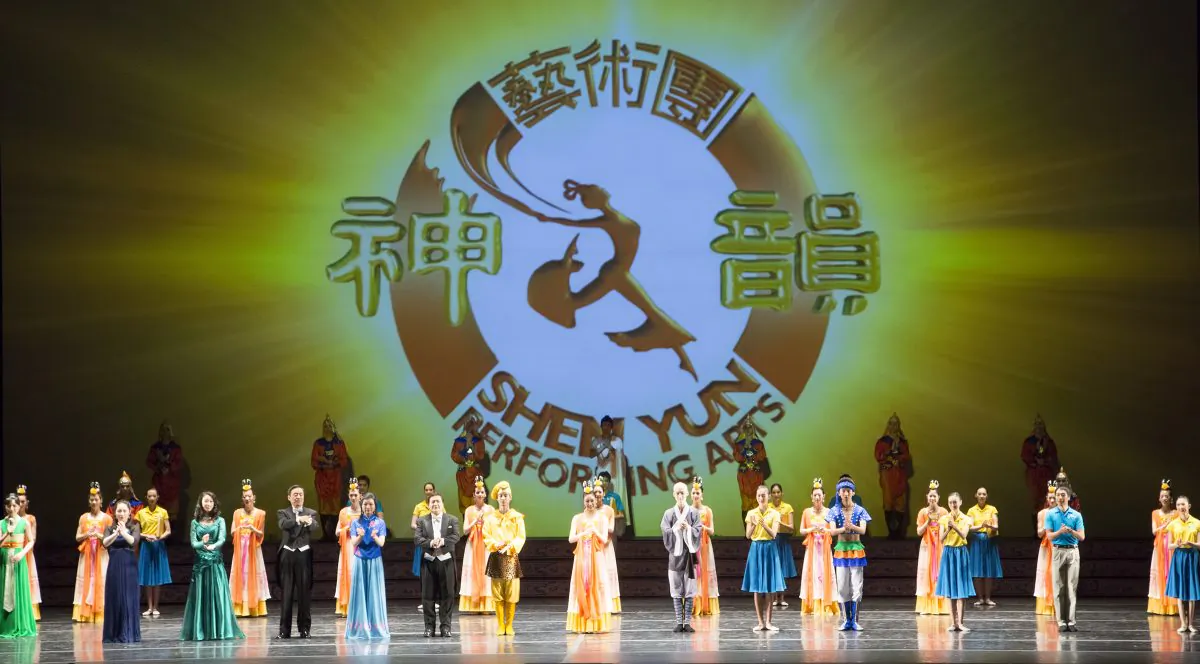 Shen Yun Performing Arts World Company takes a curtain call at Centre In the Square in Kitchener, Ontario, on Jan. 14, 2014. (Evan Ning/Epoch Times)