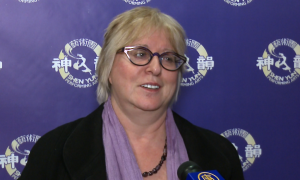 Singer Actress Kat Taylor Overcome by Shen Yun