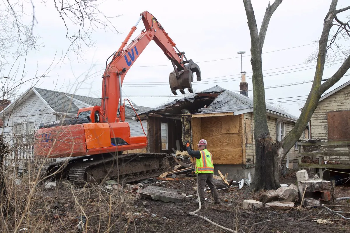 Workers take part in the process of the demolition of a home in Oakwood Beach, Staten Island, New York, Jan. 16, 2014. (Samira Bouaou/Epoch Times)
