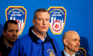 De Blasio Defends Open Schools After Snow Storm, Praises Response