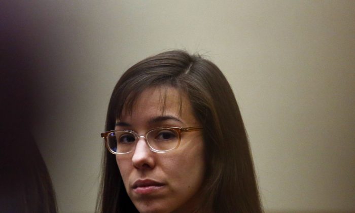 Jodi Arias looking at the family of Travis Alexander as the jury arrives during the sentencing phase of her trial at Maricopa County Superior Court in Phoenix, on May 15, 2013. ( Rob Schumacher/The Arizona Republic/File/AP Photo/)