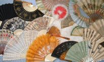“Secret” Language of Hand Fans