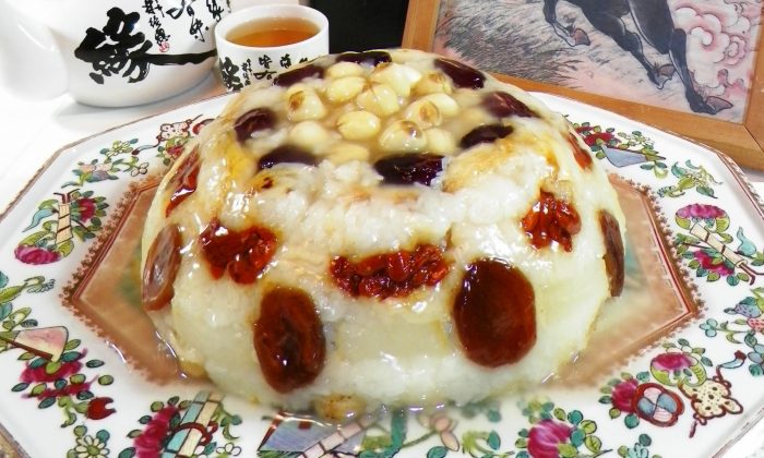 This is the result of a Westerner’s attempt at the traditional Chinese dish Ba Bao Fan, or 8-Treasure Rice Pudding, used to celebrate Chinese New Year and other auspicious occasions. Year of the Horse art by Jane Ku.
Credit: Tanya Harrison/Epoch Times