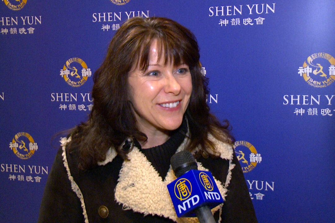Sione Owen attends Shen Yun Performing Arts at Lincoln Center’s David H. Koch Theater on Jan. 19, 2014. (Courtesy of NTD Television)