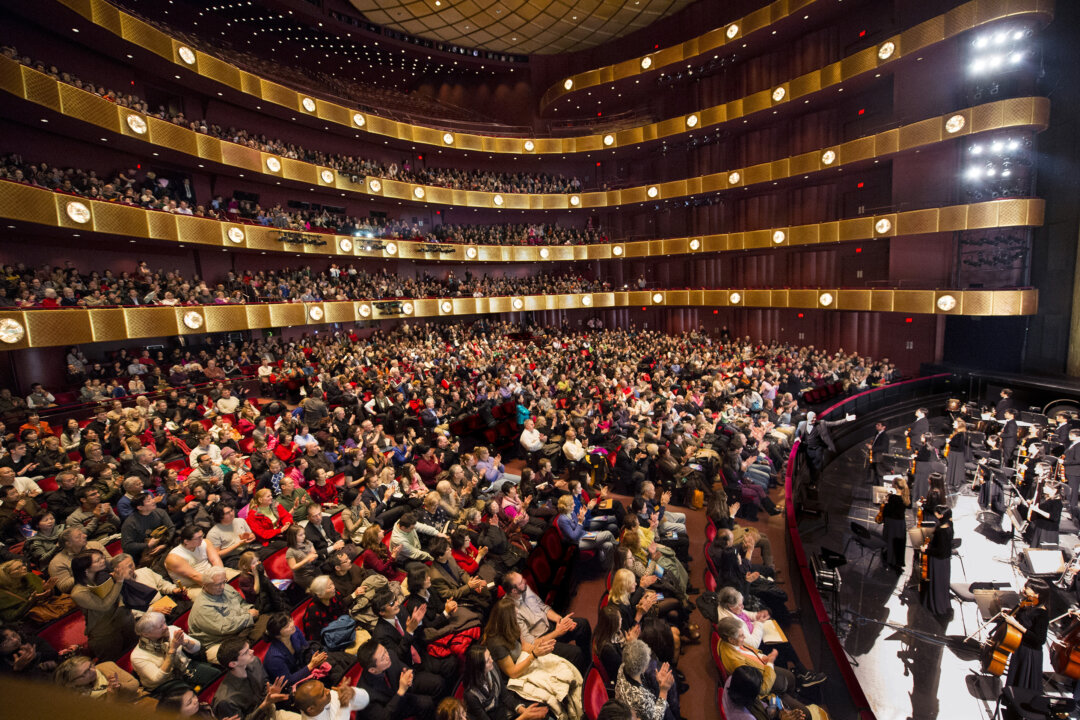 Shen Yun Performing Arts at the David H. Koch Theater matinee performance at Lincoln Center in New York, Jan. 11, 2014. (Dai Bing/Epoch Times)
