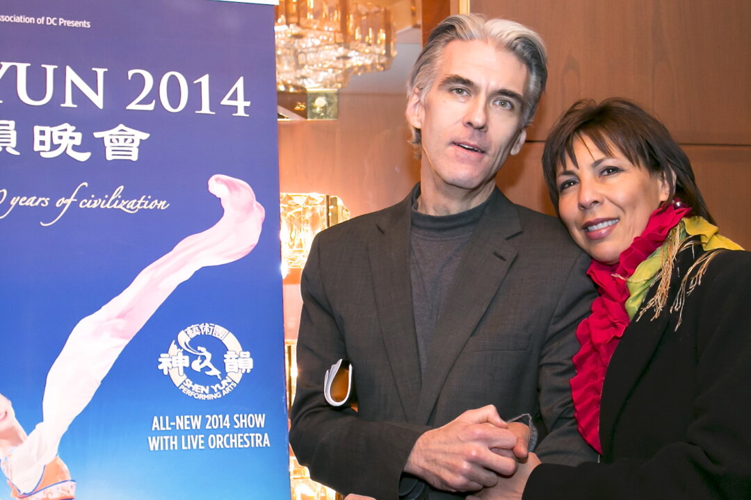 Lynn Burnett and Scott Davis attend Shen Yun Performing Arts at the Kennedy Center Opera House in Washington, D.C., on Jan. 24, 2014. (Lisa Fan/Epoch Times)
